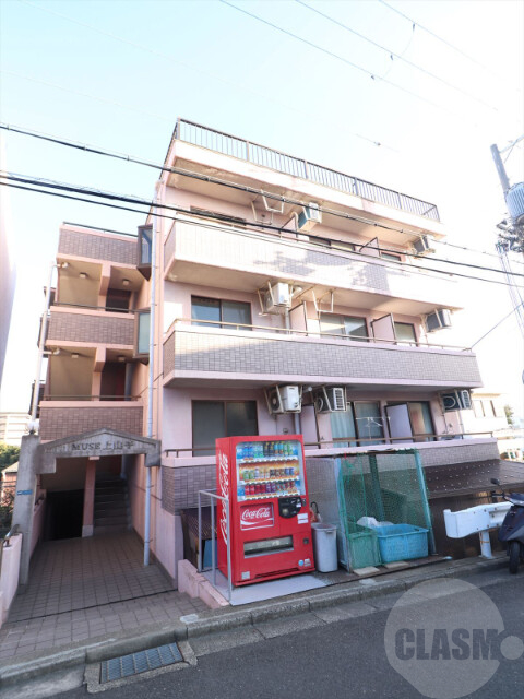 建物外観　ＲＣ造４階建ての物件です