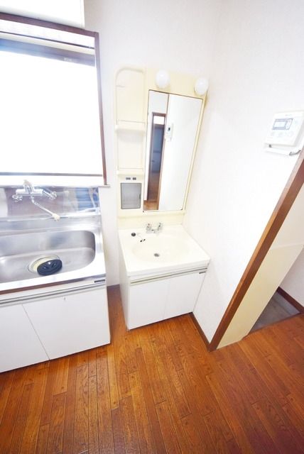 洗面設備　★朝の身支度に欠かせない独立洗面台です★