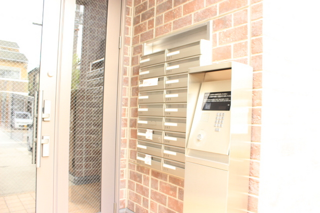 エントランス　女性にも安心のオートロック機能つき☆