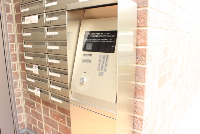 エントランス　集合ポストはこんな感じ☆