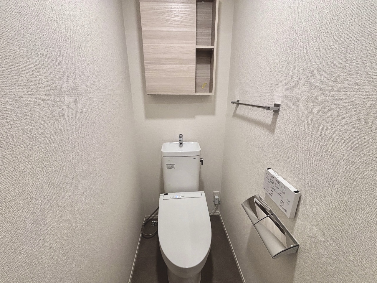 トイレ　ウォシュレット付き