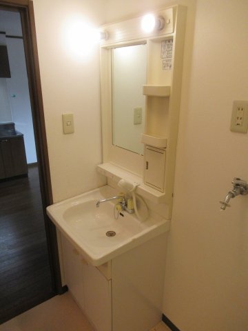 洗面設備　忙しい朝には欠かせない洗面所です