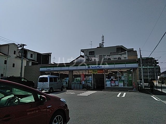 コンビニ　ファミリーマート名西枇杷島店（コンビニ）まで772m