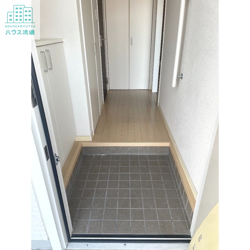 玄関　※別号室の写真です