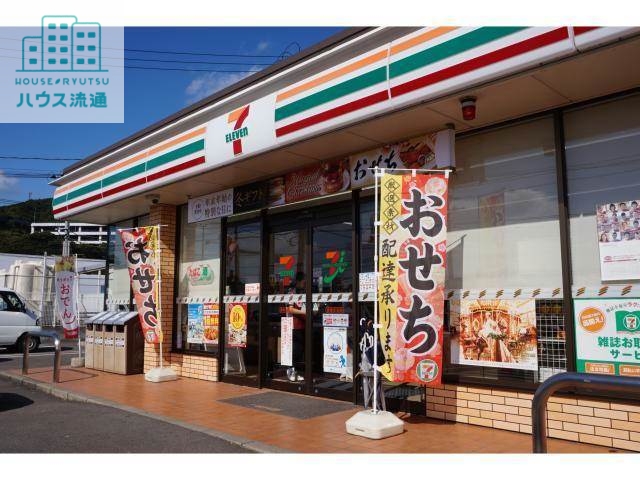 コンビニ　セブンイレブン長崎京泊店（コンビニ）まで743m