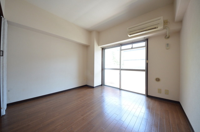 居室・リビング　★大きな窓が、お部屋を明るくしてくれます★