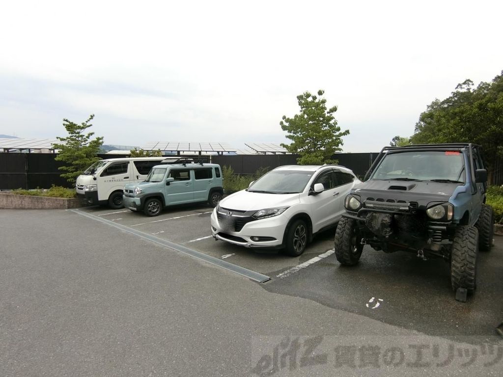 駐車場　駐車場
