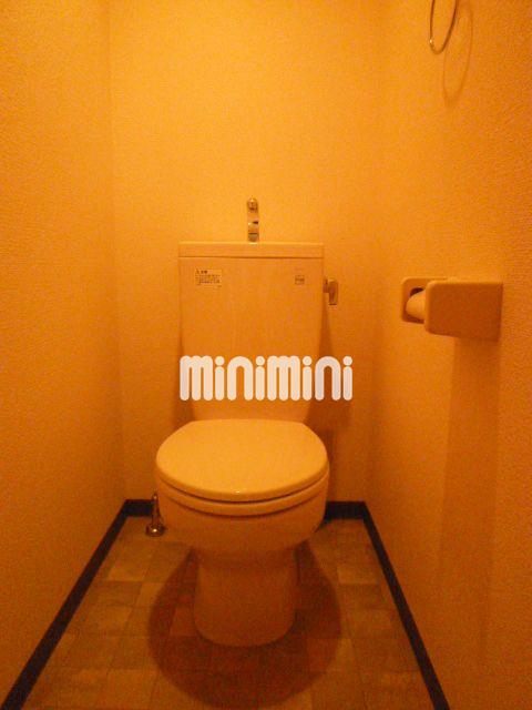 トイレ　タオル掛けあります