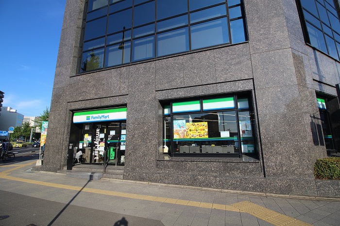 コンビニ　ファミリーマート五条大宮店（コンビニ）まで50m