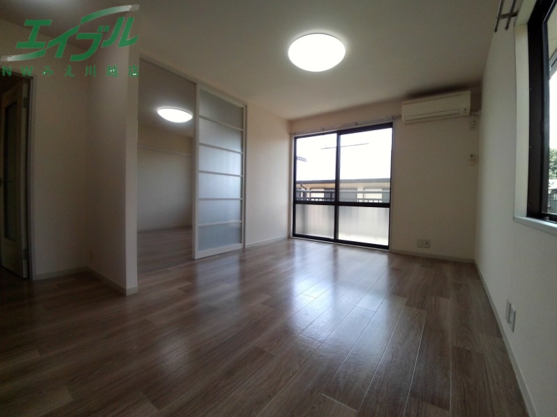 居室・リビング　同型参考写真