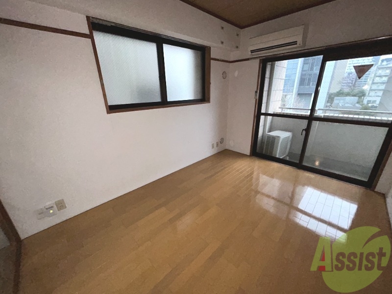 居室・リビング　６帖の洋室です。角部屋のため、二面採光です。