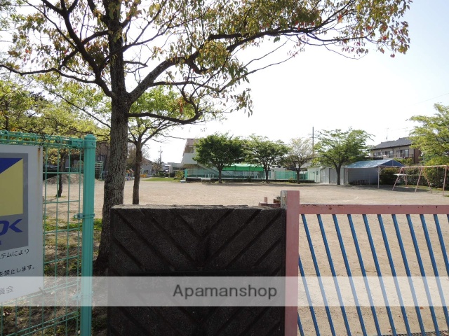 幼稚園・保育園　与進幼稚園（幼稚園・保育園）まで370m