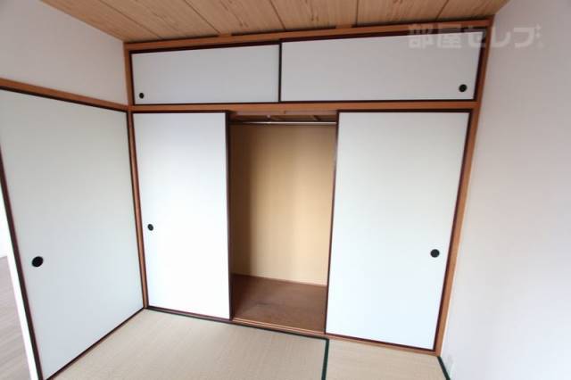 収納　ハンガー掛けれます。