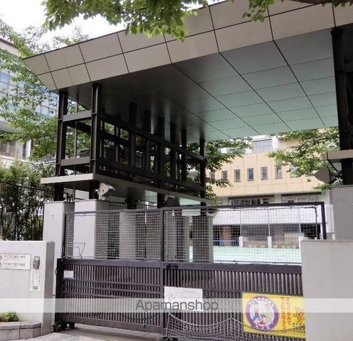 小学校　千代田区立麹町小学校（小学校）まで490m