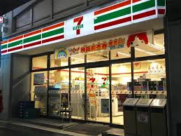 コンビニ　セブンイレブン 日本橋本町3丁目店（コンビニ）まで351m