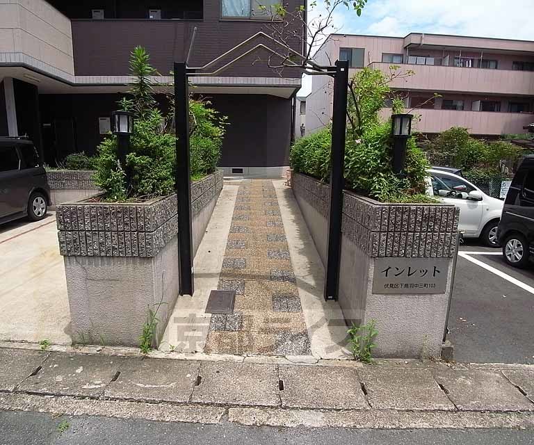 エントランス　建物内へはこちらからどうぞ。