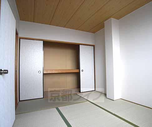収納　和室。大きな収納がございます