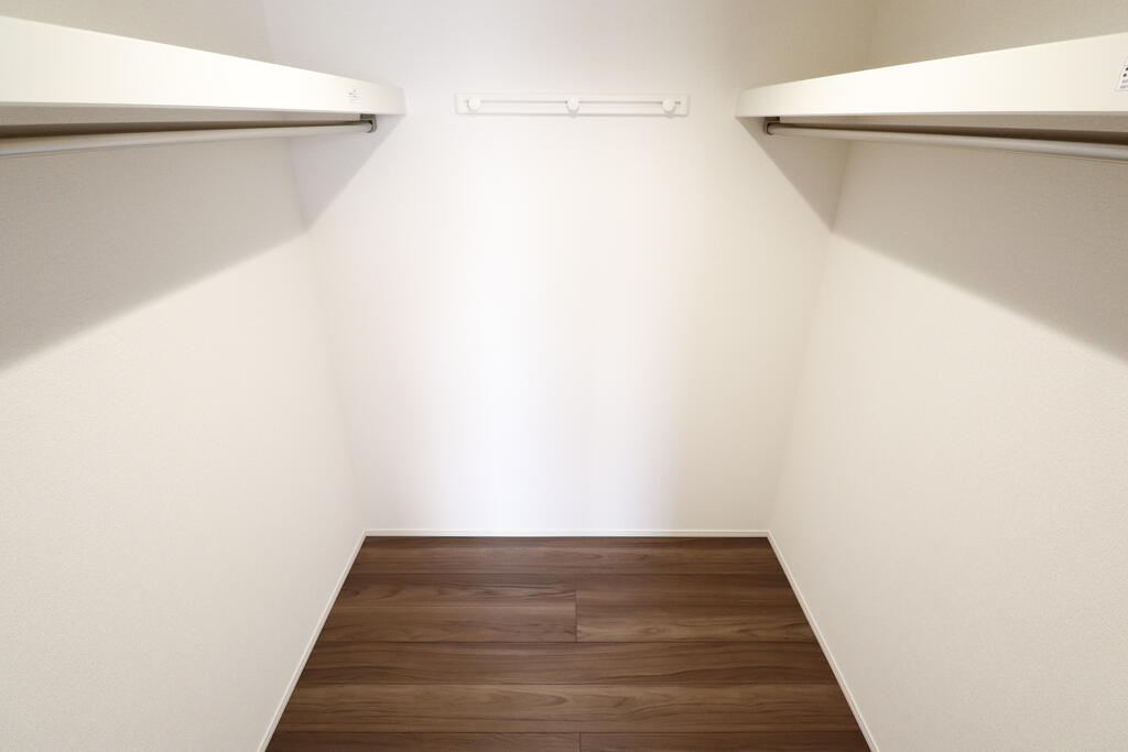 収納　広々ウォークインクローゼットです♪