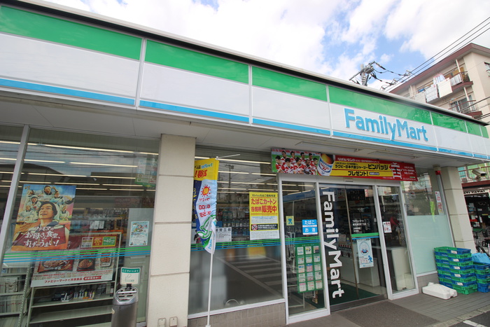 コンビニ　ファミリーマート　鶴見潮田4丁目店（コンビニ）まで436m