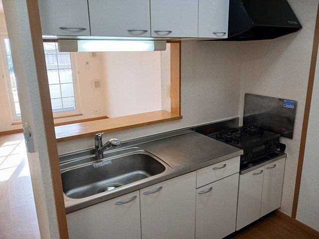 キッチン　コンパクトなキッチンで掃除もラクラク