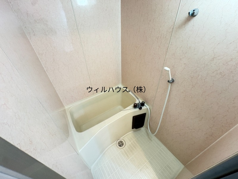 バス・シャワールーム　キレイにリフォームされています！