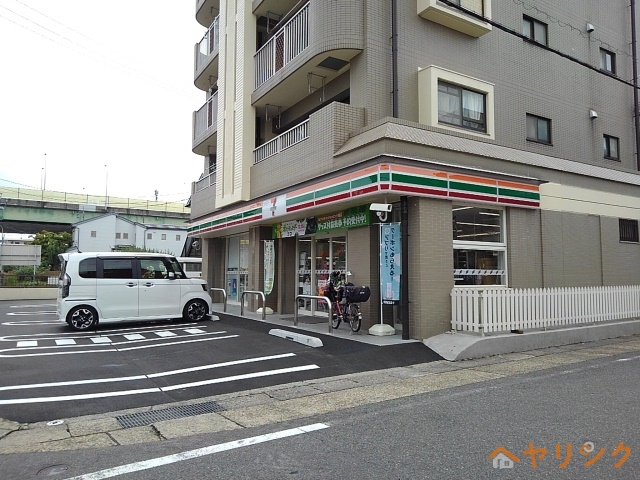 コンビニ　セブンイレブン（コンビニ）まで260m