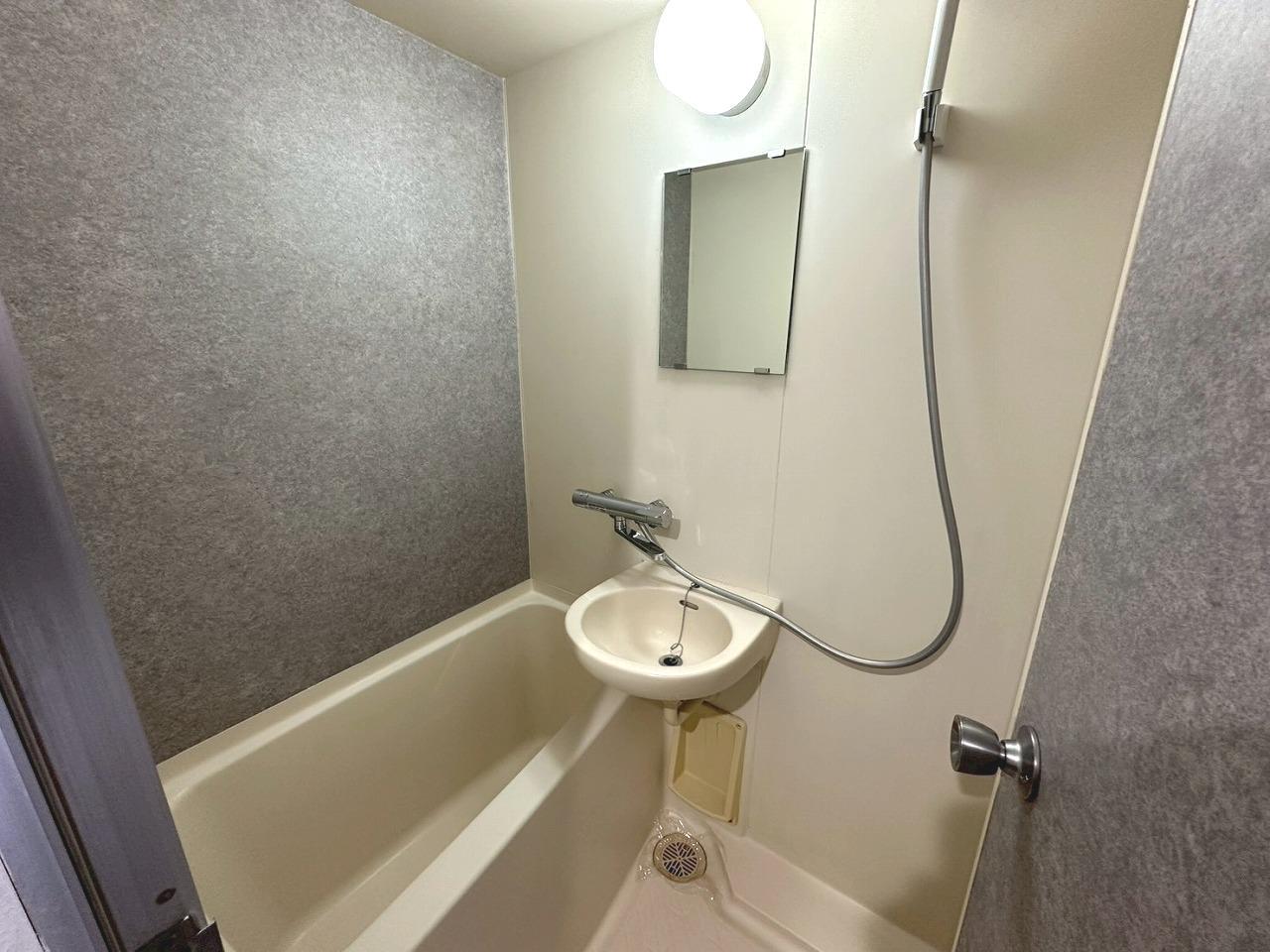 バス・シャワールーム　バスルーム