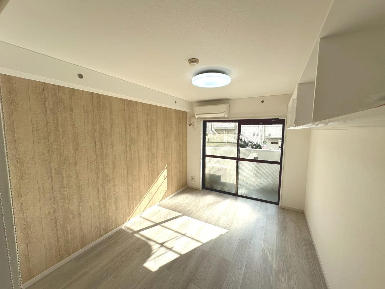 居室・リビング　南東向きで明るい室内