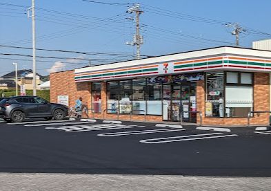 コンビニ　セブンイレブン君津西坂田4丁目店（コンビニ）まで550m