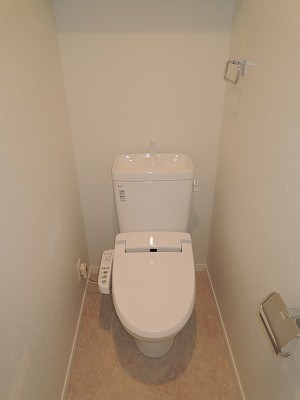 トイレ　別階層２号室参考写真。