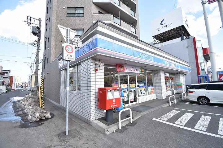 コンビニ　ローソン（コンビニ）まで221m