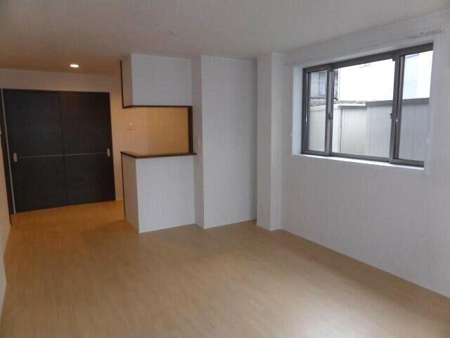 居室・リビング　南向きのお部屋です