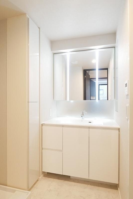 居室・リビング　室内