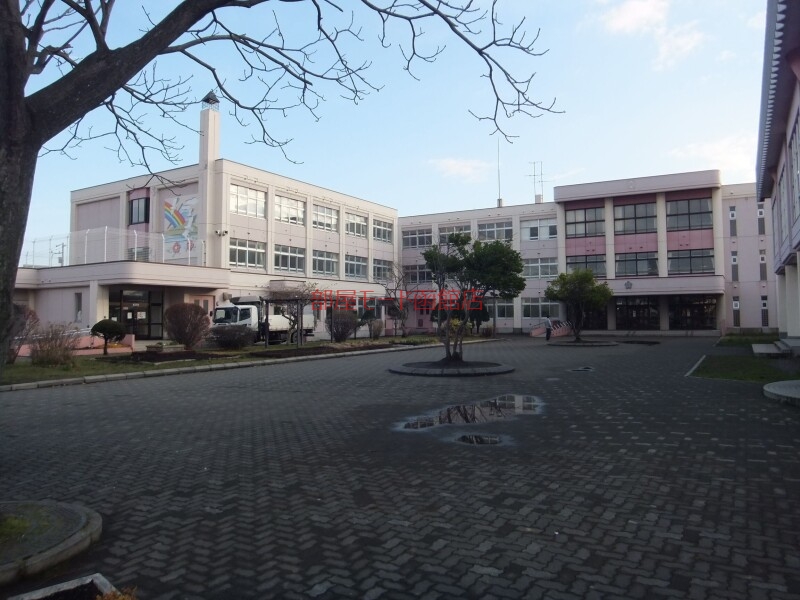 小学校　函館市立大森浜小学校（小学校）まで723m