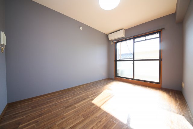 居室・リビング　別部屋同間取りのお写真となります。参考にご覧くださいませ。