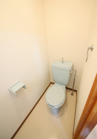 トイレ　別部屋同間取りのお写真となります。参考にご覧くださいませ。