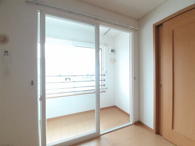 その他設備　サンルーム。雨の日や冬でも安心して洗濯物が干せます！