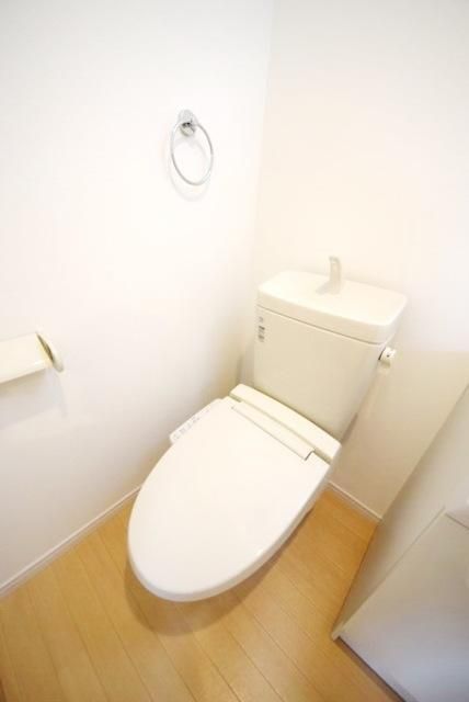 トイレ　洗浄便座です