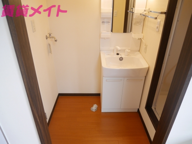 洗面設備　同物件別室反転タイプ画像