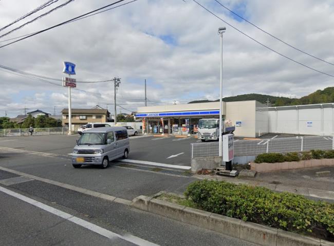 コンビニ　ローソン岡山北方店（コンビニ）まで242m