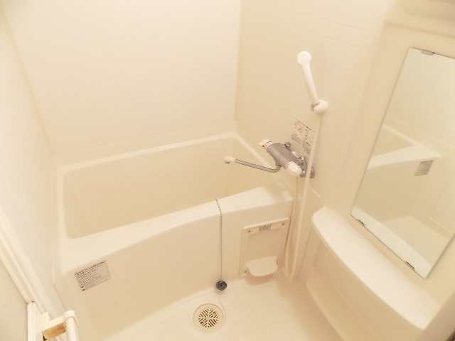 バス・シャワールーム　清潔なバスルーム