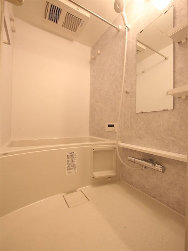 バス・シャワールーム　浴室暖房乾燥機付　追い焚き・オートバス機能付お風呂