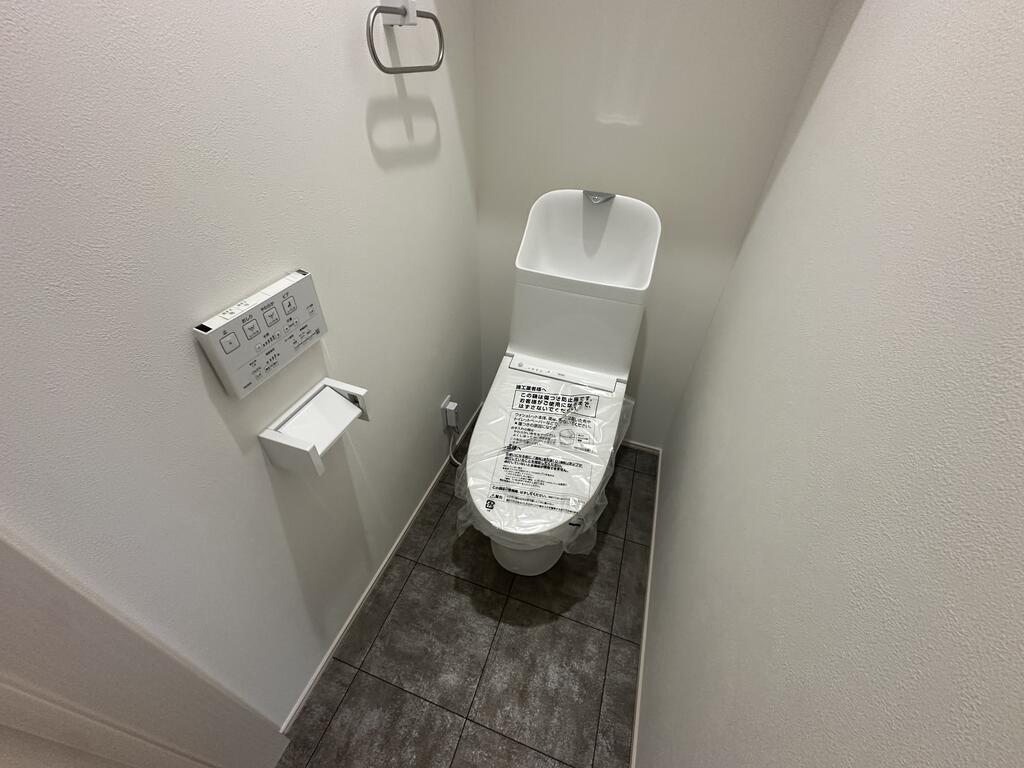 トイレ　同施工の別物件写真でございます。