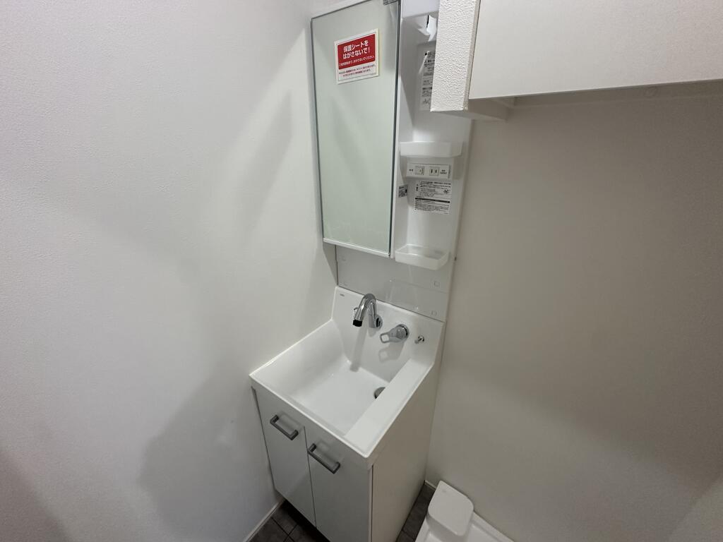 洗面設備　同施工の別物件写真でございます。