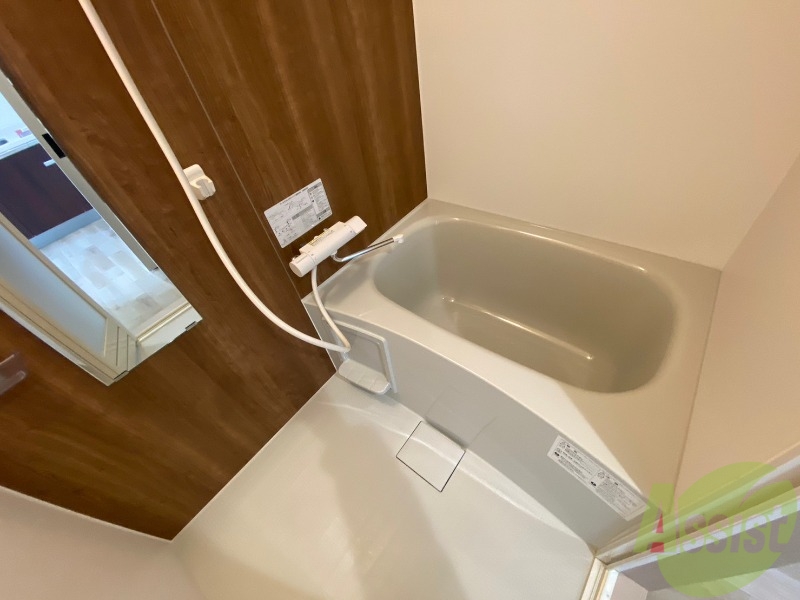 バス・シャワールーム　お風呂になります。一日の疲れを癒してくださいね。