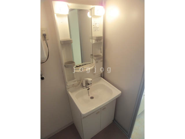 洗面設備　洗面所完備。