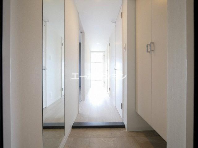 玄関　ウルバーノイリス