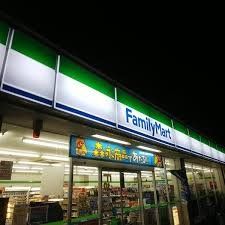 コンビニ　ファミリーマート放出東店（コンビニ）まで110m