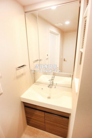 洗面設備　清潔感ある独立洗面台で毎日気持ちよく♪