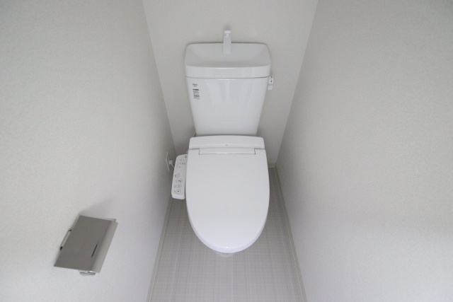 トイレ　同タイプの参考写真です